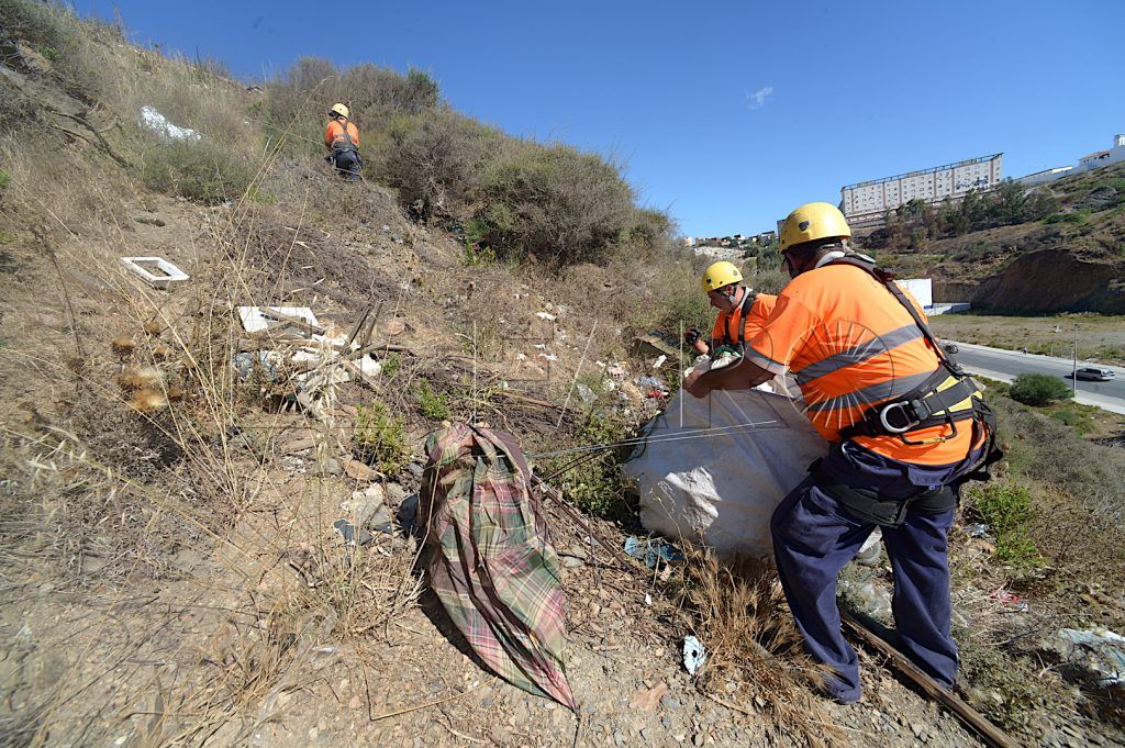 Tragsa adecenta las vaguadas cercanas a Loma Colmenar