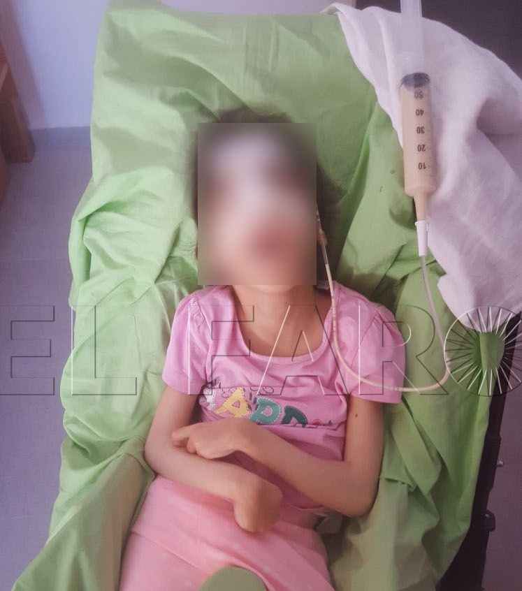Pide que su hija siga ingresada en el HUCE hasta su evacuación a Cádiz
