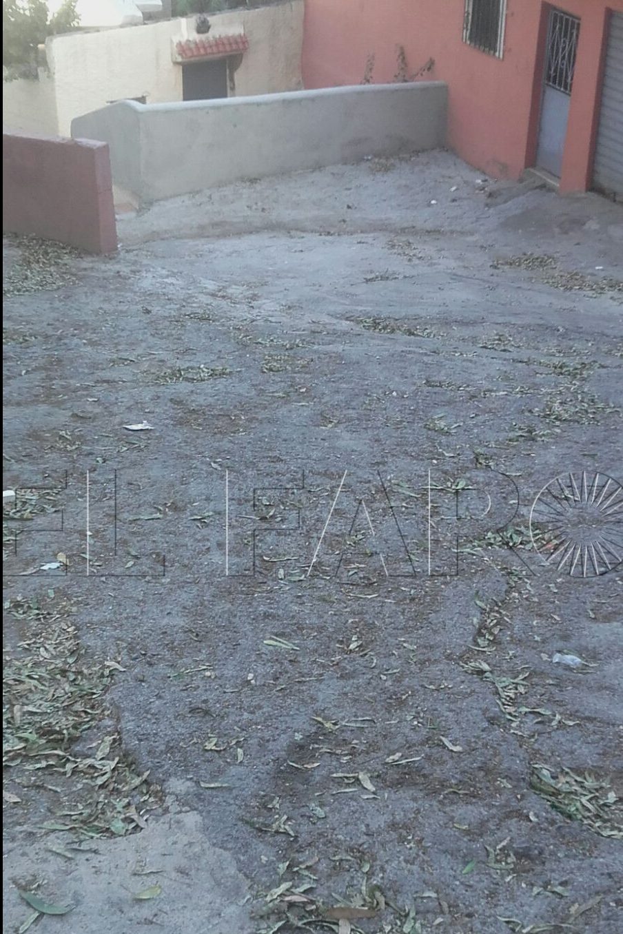 Vecinos de la calle Este denuncian los accidentes producidos por su estado