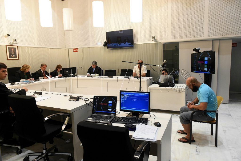 El acusado de captar adolescentes para el Dáesh lo reconoce