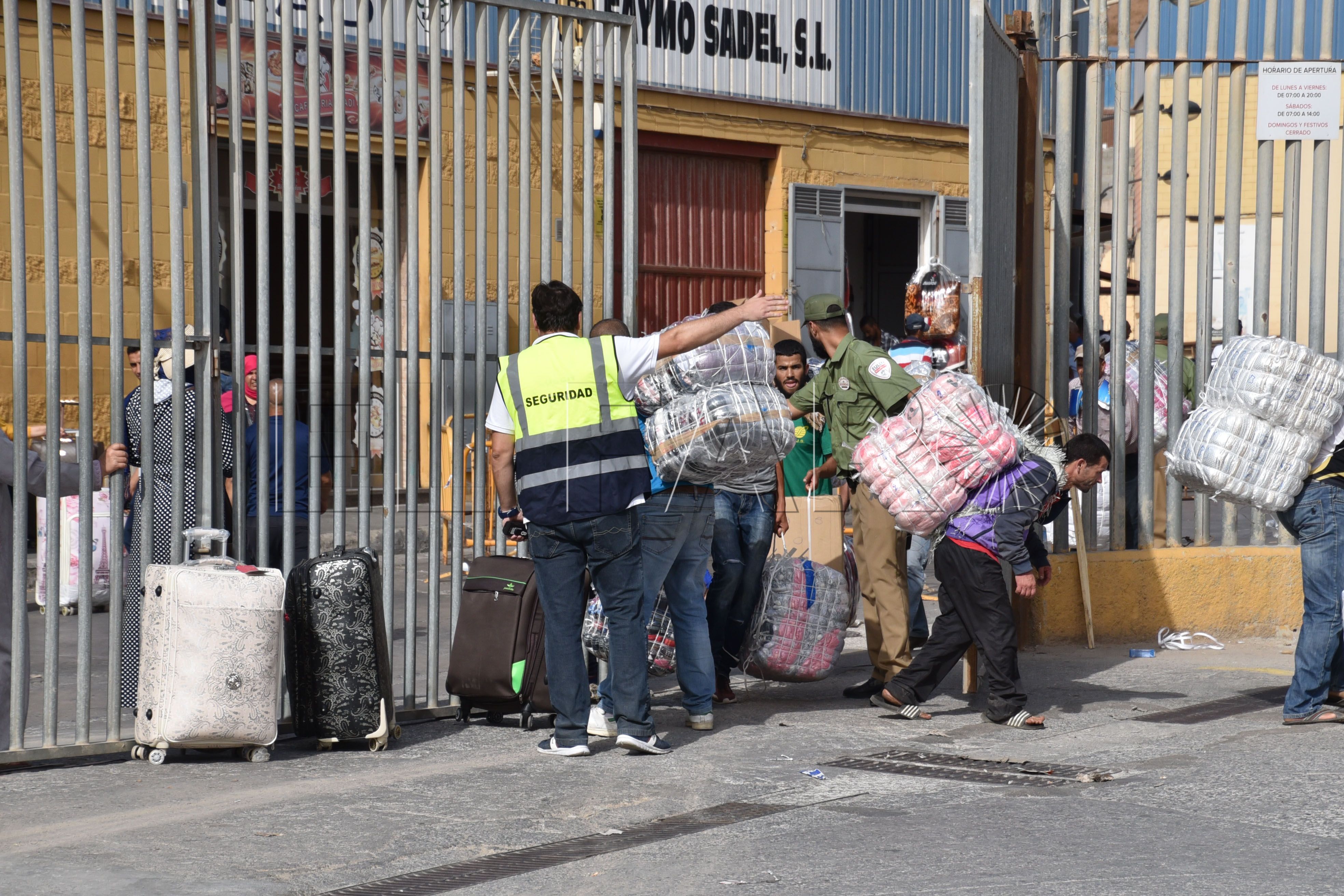 Suspendido durante una semana el tráfico de mercancías por la frontera del Tarajal