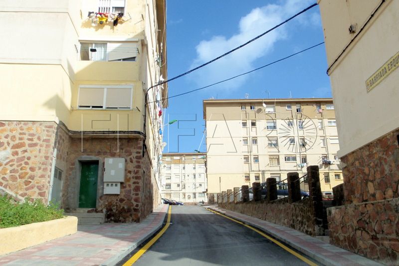 Los socialistas denuncian el “abandono” de las barriadas por parte del Gobierno