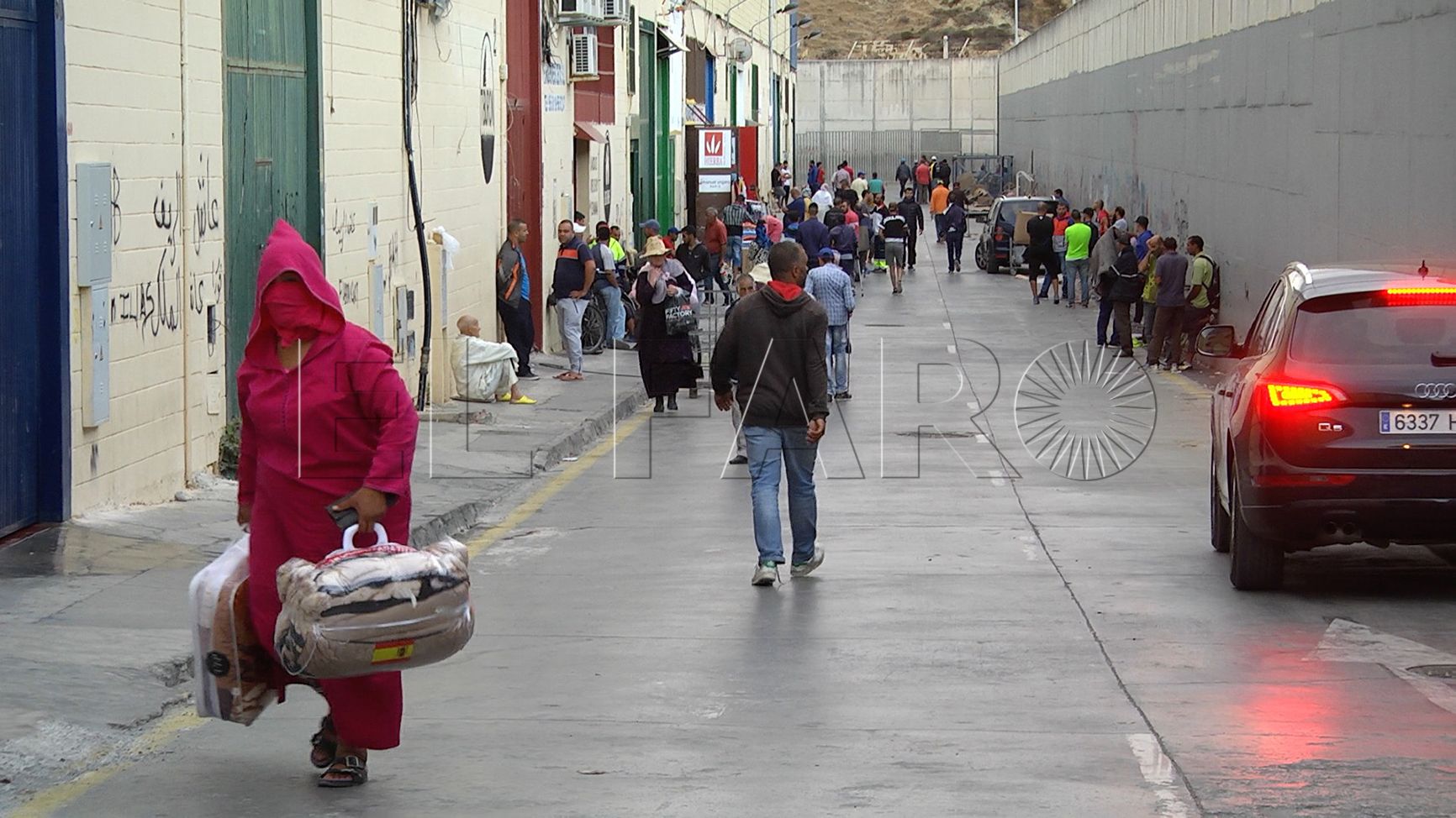 “Hay mujeres que nunca venían a la frontera y ahora bajan a por el ticket”