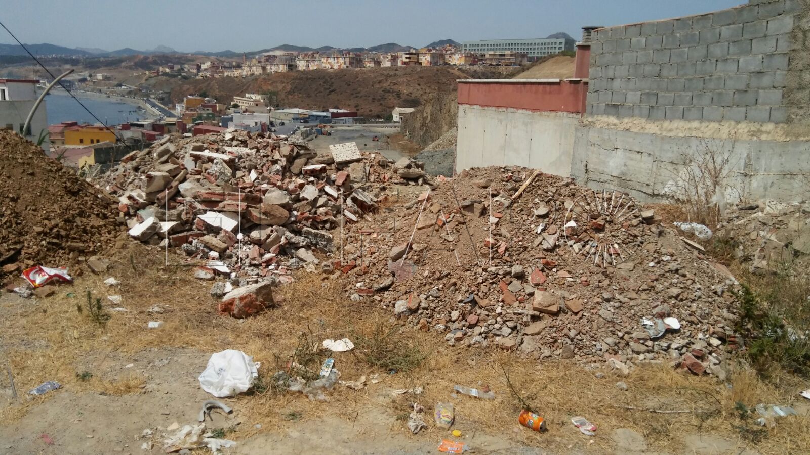 Persisten los escombros y la basura pese a las contantes denuncias
