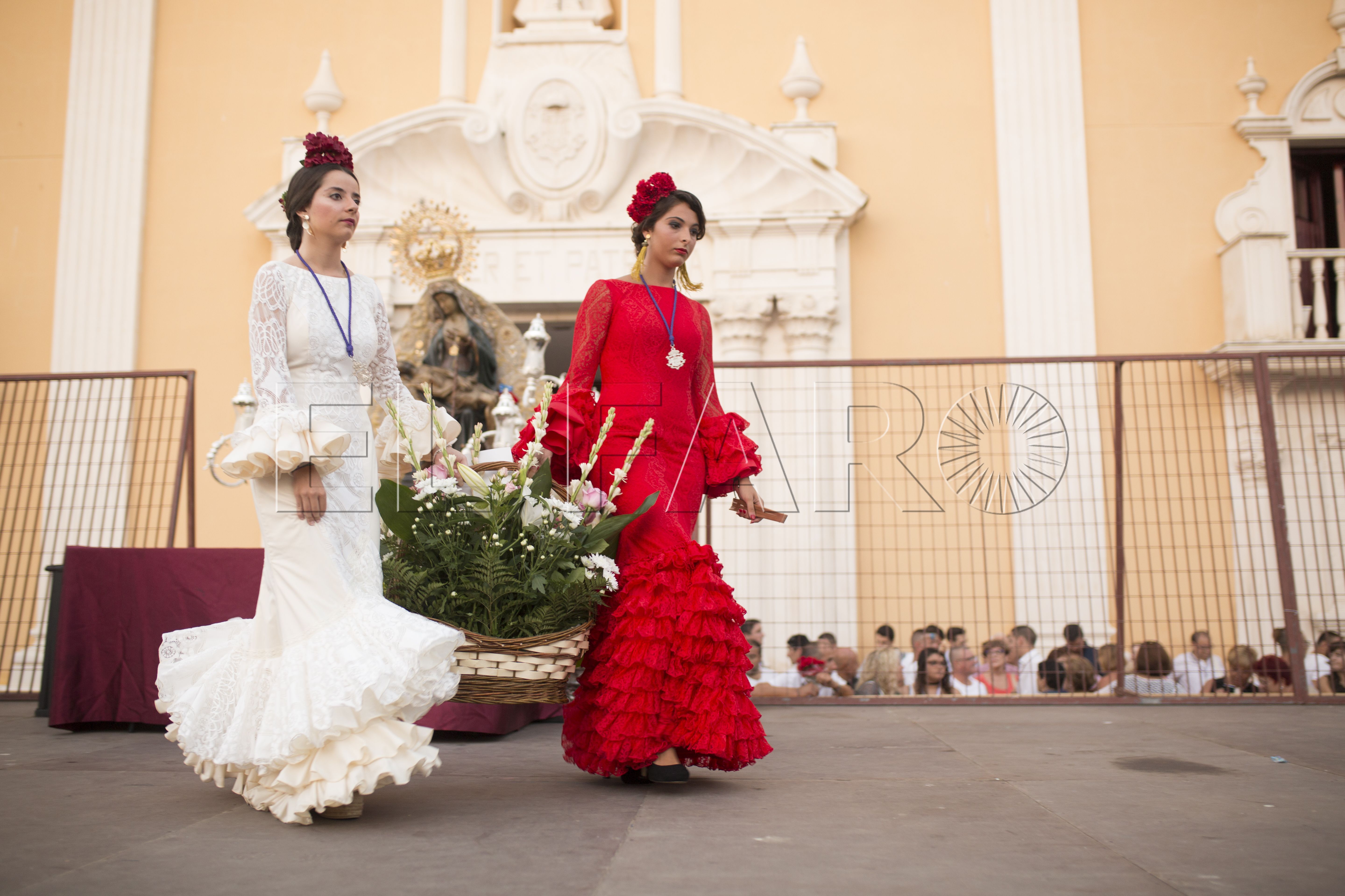 Todas las fotos de la Ofrenda Floral a Nuestra Señora de África