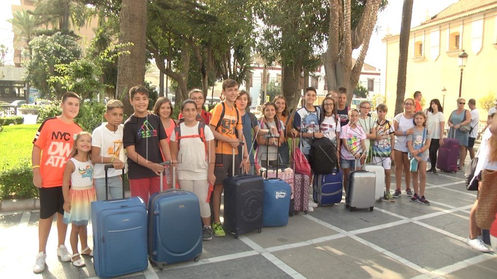 40 niños parten hacia el campamento infantil en Miguel de Luque