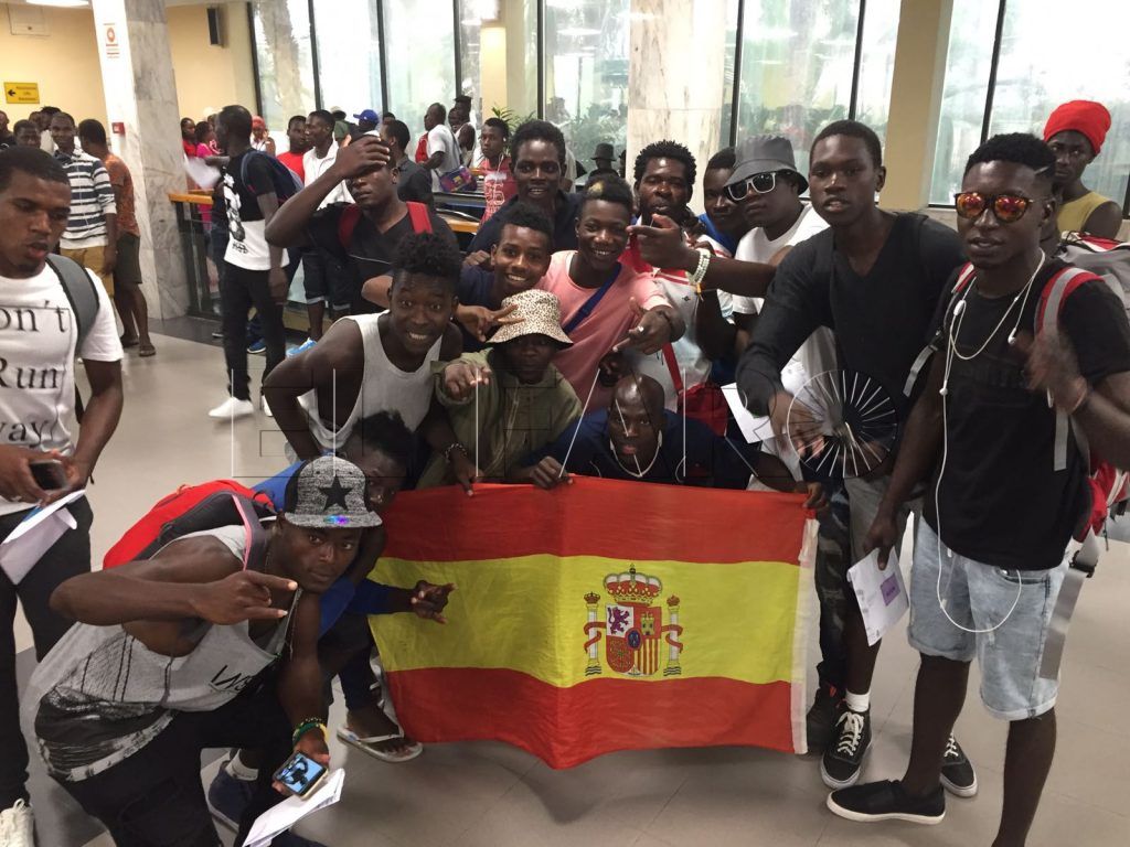Primera salida del CETI a la Península tras las entradas masivas de agosto