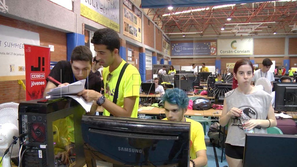 150 Jovenes disfrutan de la ‘Lan Party’