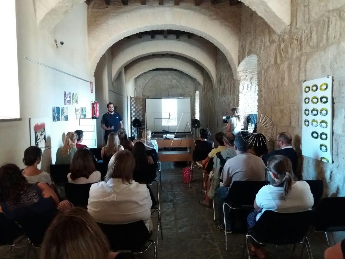 Tarek Ananou muestra con sus fotos en Tarifa la realidad de la inmigración