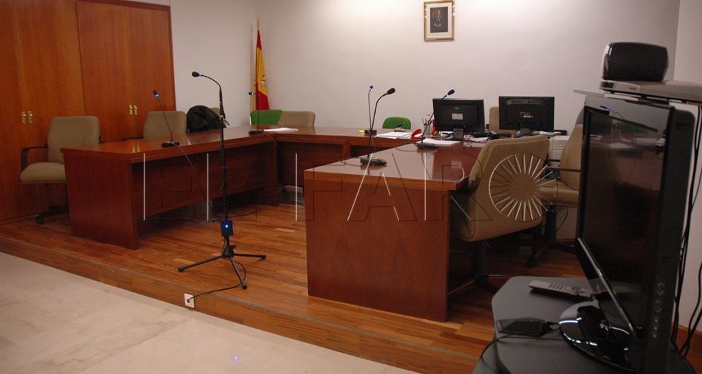 El Faro - “Me puso la navaja en el pecho y solo decía: Dame, dame”