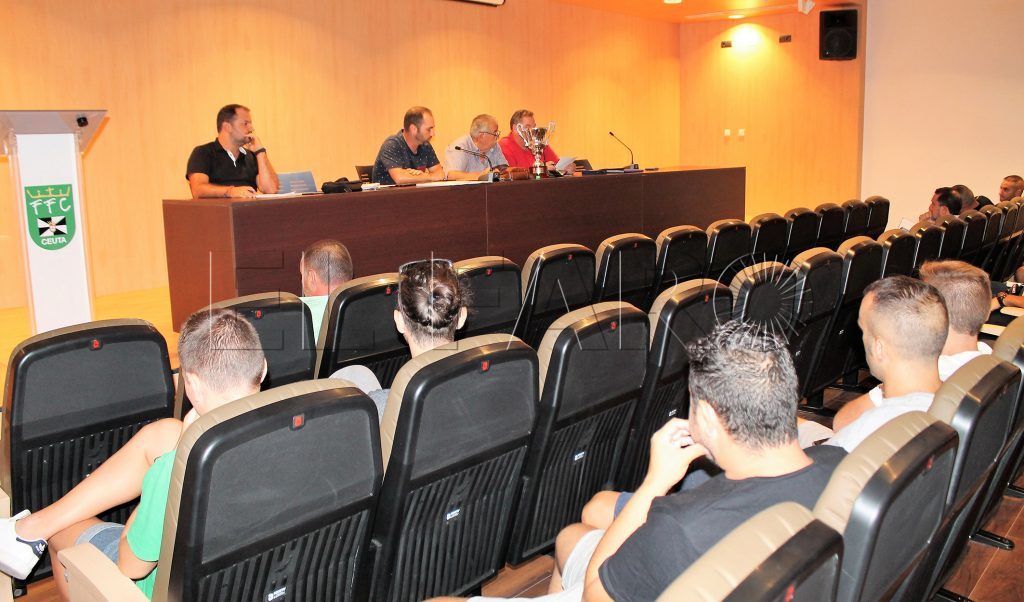 Reunión previa al inicio de la base