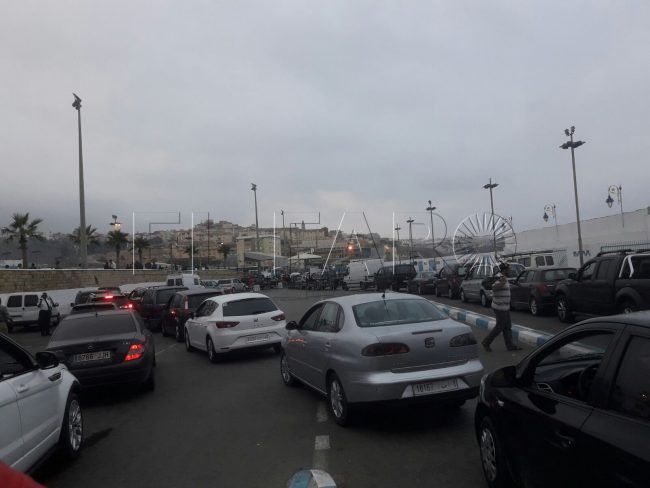 Colapsos y largas esperas para entrar en Ceuta