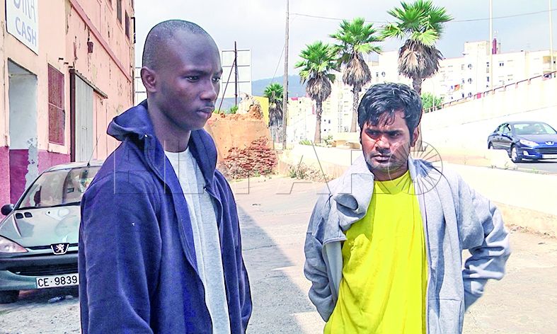 El piloto de una moto de agua abandona a dos inmigrantes