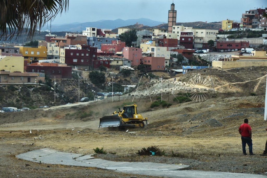 Comienzan las obras para la explanada de los vehículos patera