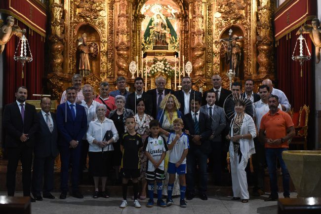 Ofrenda y plegaria del fútbol-base