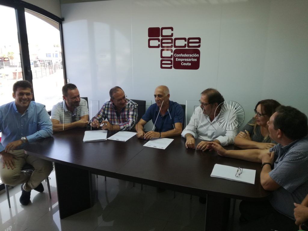 Patronal y sindicatos alertan de que el caos fronterizo ahoga a la ciudad