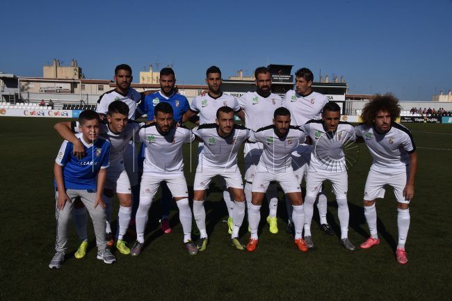 El Ceuta sigue a cuatro de la zona de play-off