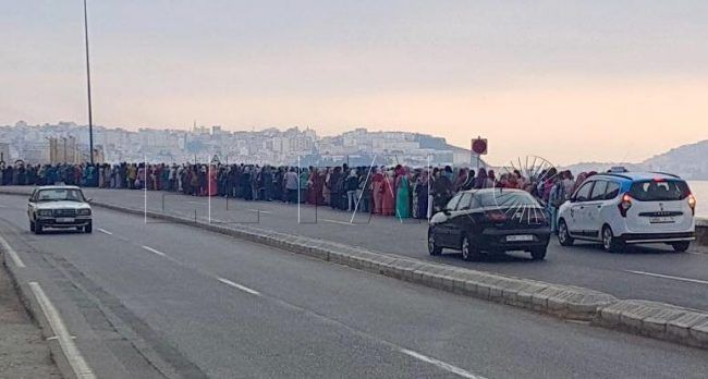 Colas interminables de mujeres en Marruecos por los controles en frontera