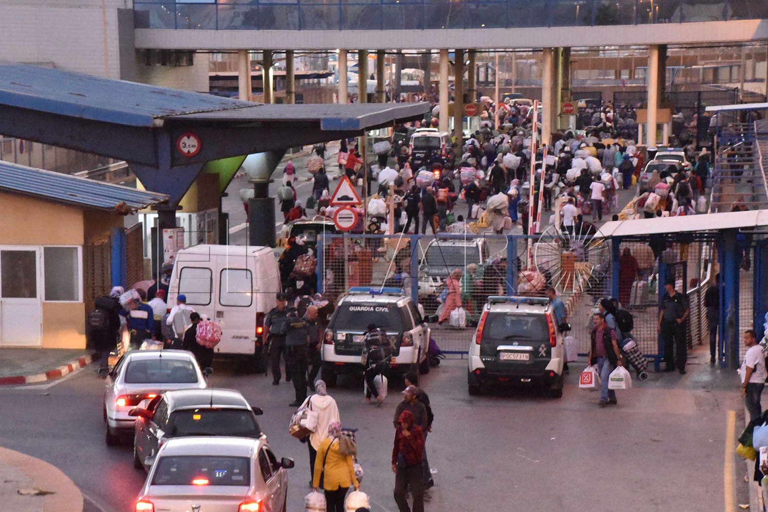 La frontera sigue imposible
