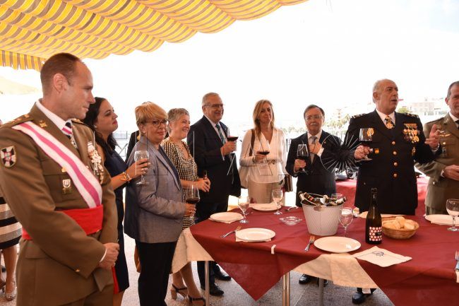 Un brindis por los policías nacionales