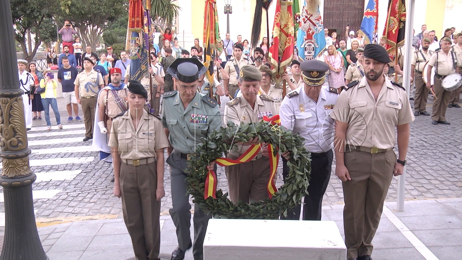 Las Fuerzas de Seguridad protagonizaron el arriado de bandera