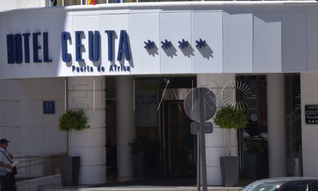avispero-hotel-puerta-africa-dos-licitadoras-juego