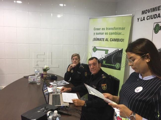 Agentes del CNP imparten una charla sobre violencia de género en el ámbito juvenil