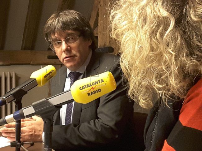 Puigdemont dice que no culminó la secesión para evitar una «dura oleada de violencia»