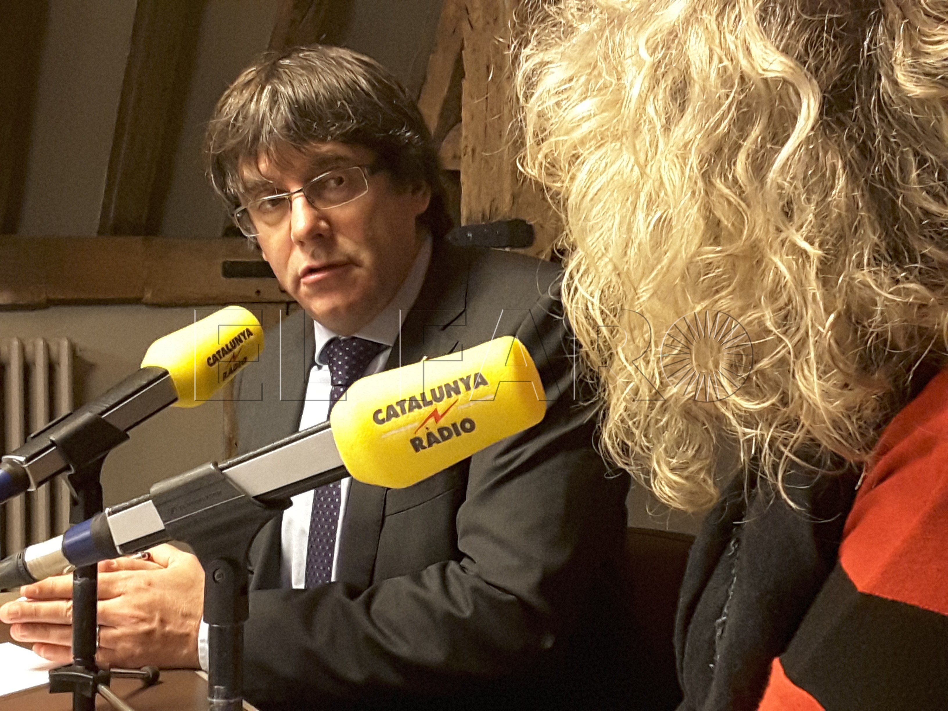 Puigdemont dice que no culminó la secesión para evitar una «dura oleada de violencia»