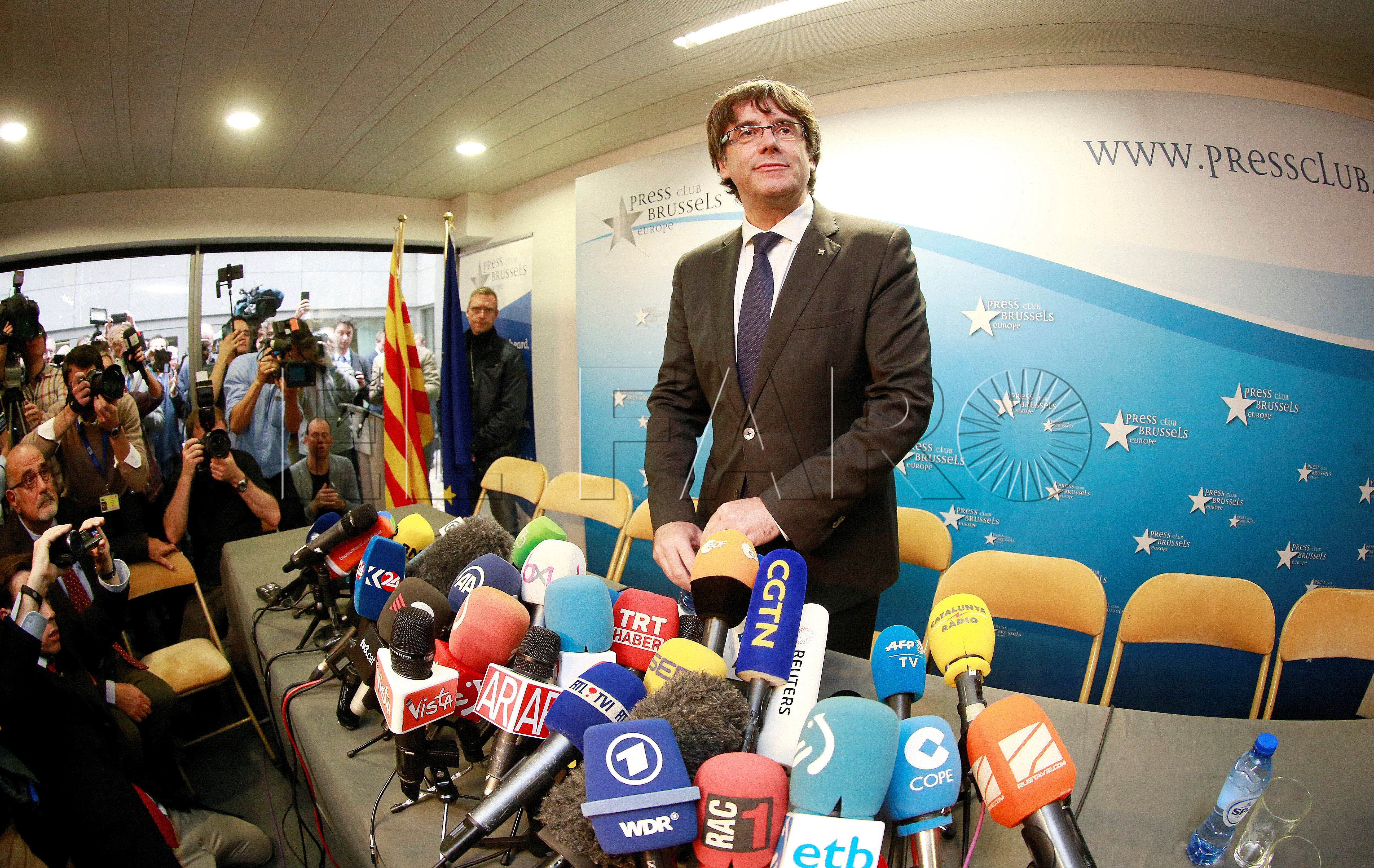 Puigdemont: «Estoy dispuesto a ser candidato, incluso desde el extranjero»