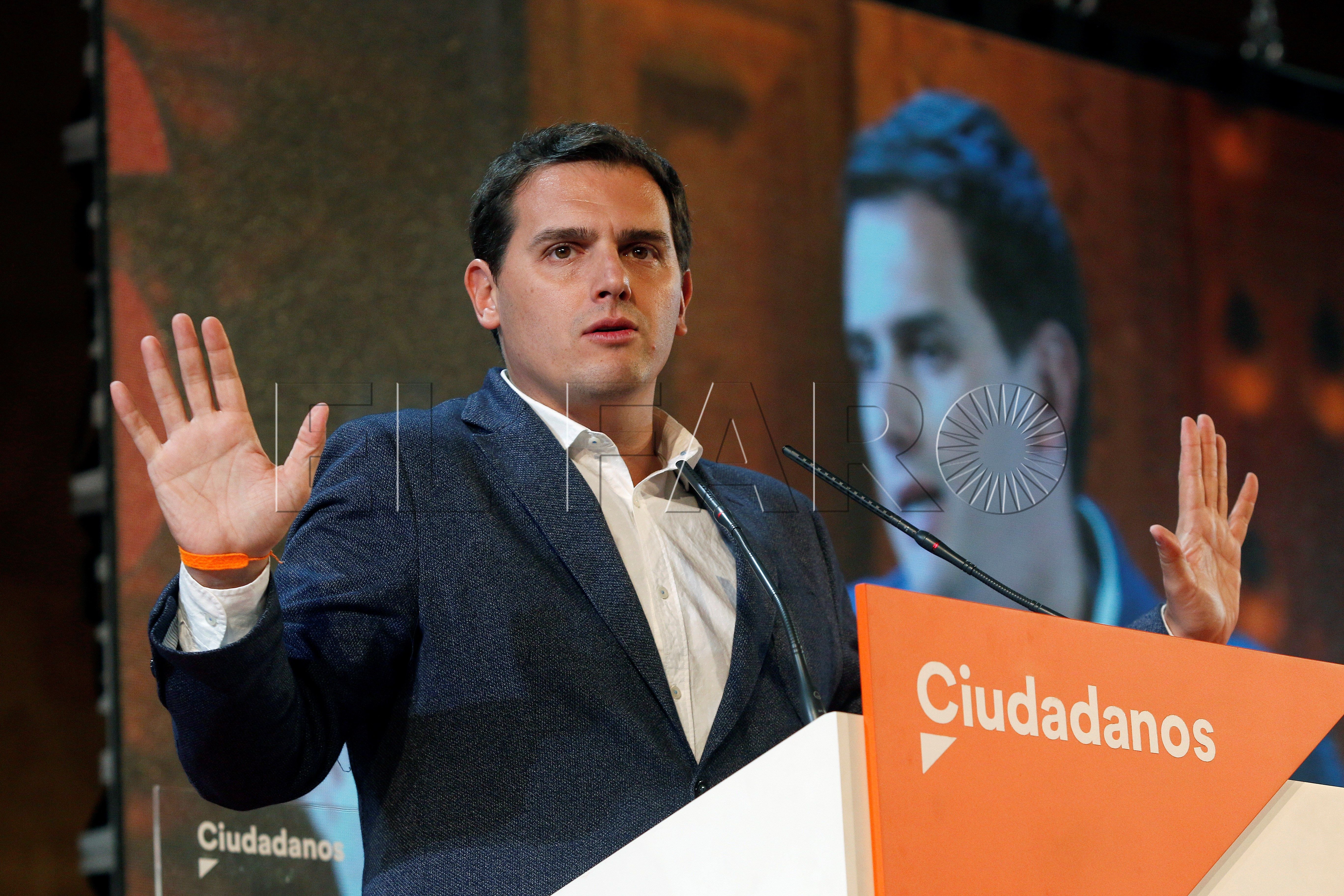 Rivera a Puigdemont: «Vuelva a España a defenderse y ayude a calmar las aguas»