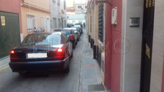 Vecinos de El Morro piden una solución a los colapsos a la entrada y salida del colegio