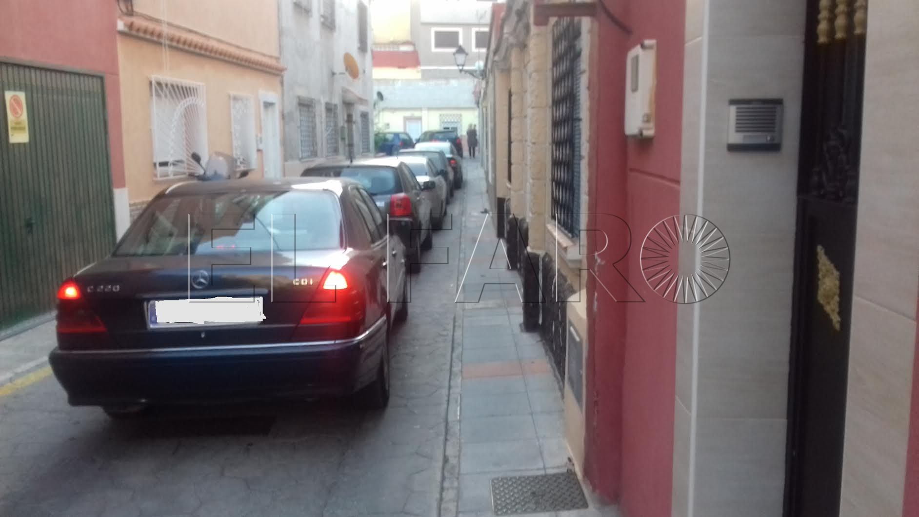 Vecinos de El Morro piden una solución a los colapsos a la entrada y salida del colegio