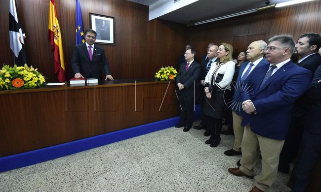 El Faro - El Colegio de Médicos duda de que la investigación por sí sola atraiga profesionales