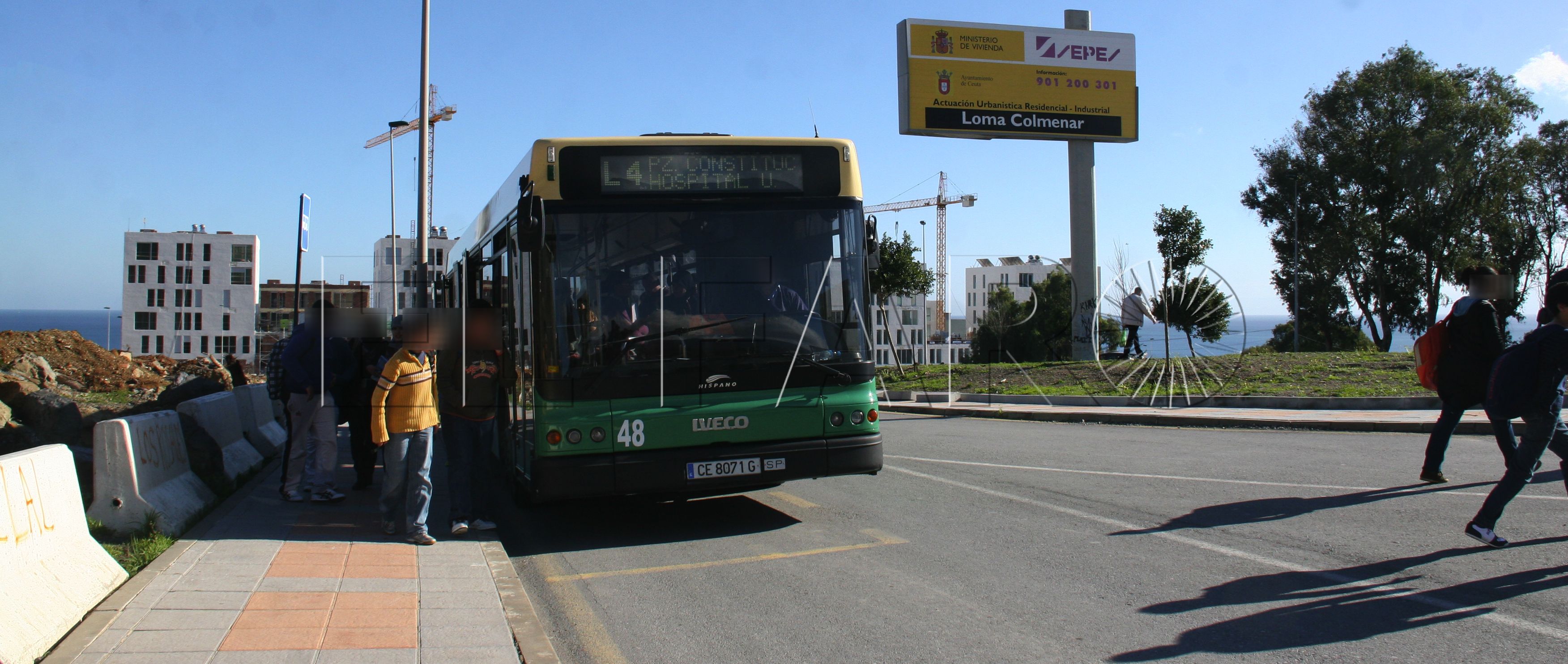 Los trabajadores de Hadú-Almadraba desisten de recortar el paso de autobuses