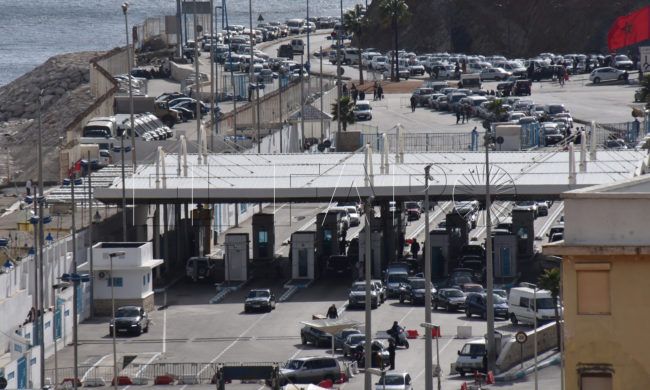 Caos en la frontera marroquí debido a la afluencia ya de vehículos pateras