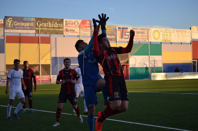 El Ceuta rescata un punto en los últimos minutos