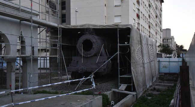 La locomotora espera su protección