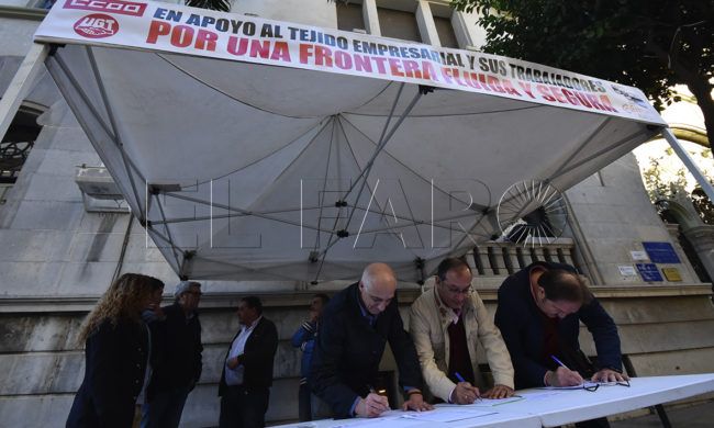 Partidos y sindicatos quieren poner fin ya a la campaña de recogida de firmas por el Tarajal