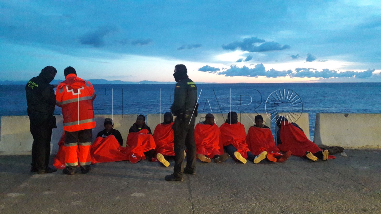 Once subsaharianos llegan a Calamocarro tras un pase en lancha