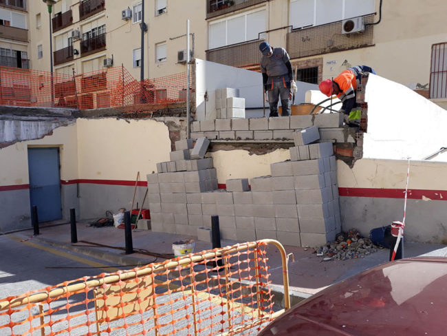 Fomento instala mobiliario urbano y acomete mejoras de accesibilidad en Miramar Alto