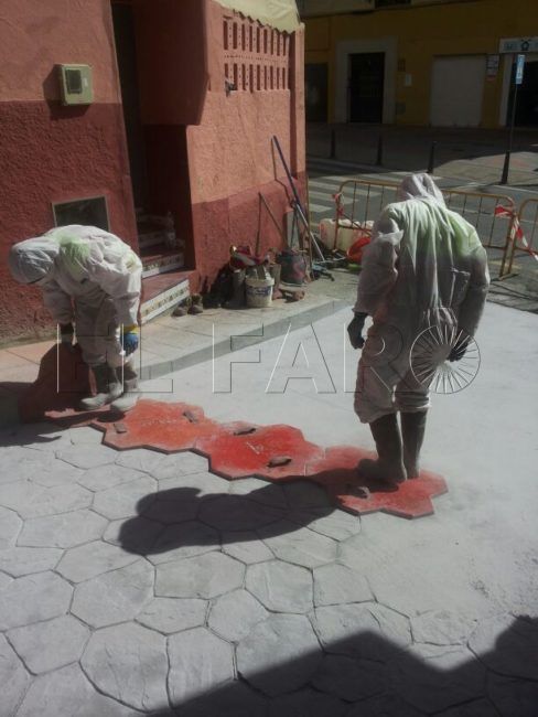 Trabajos de reposición del pavimento en avenida Reyes Católicos y calles aledañas