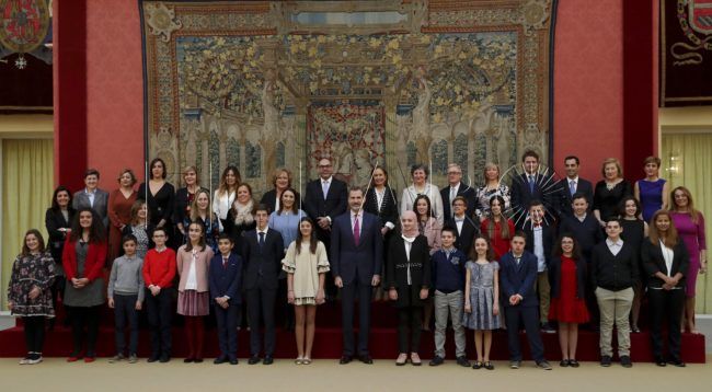 El Rey Felipe VI recibe a la estudiante ceutí Romaisa Abdeselam