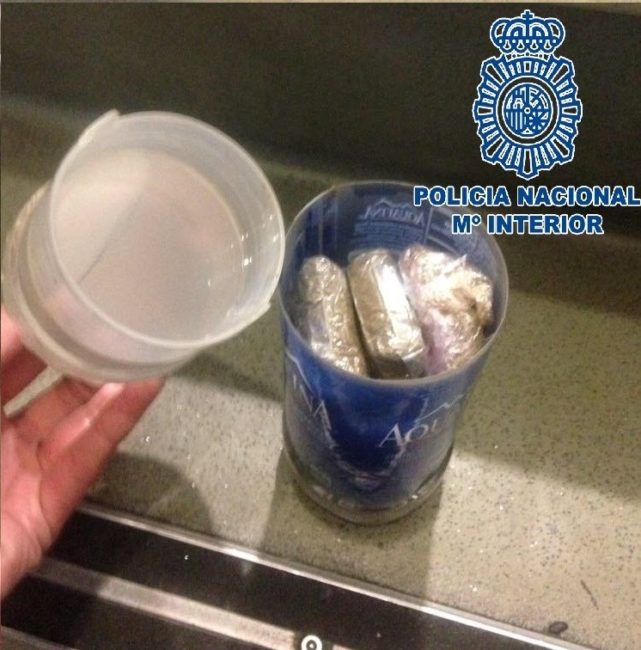 Detenido un hombre que escondía hachís en el doble fondo de una botella en el ferry Ceuta-Algeciras