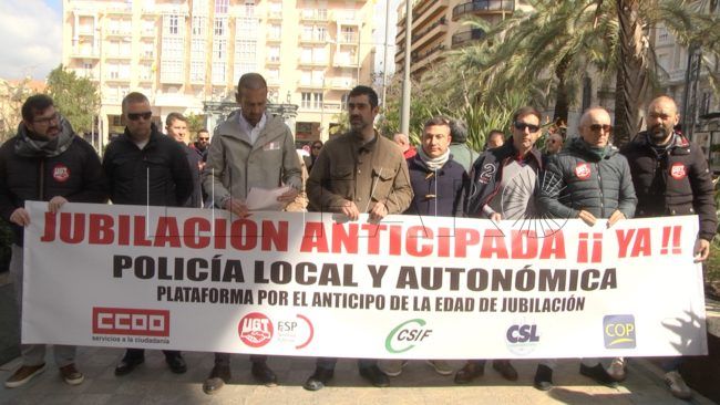 Los policías locales piden a Montoro que cumpla con la promesa de la jubilación anticipada