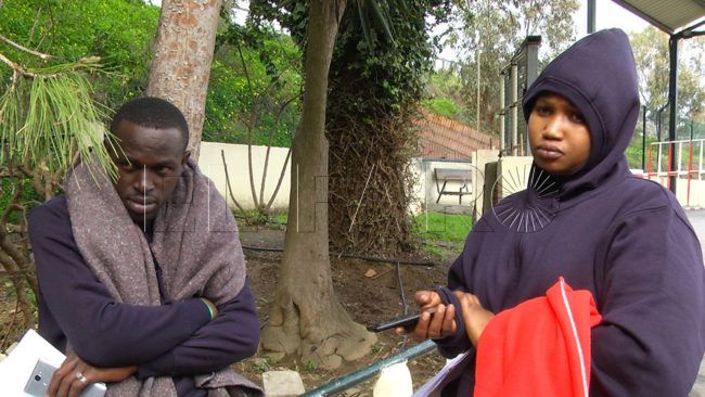 Mariam y Yaya, dos guineanos que han conseguido esquivar a la muerte gracias a la rápida intervención de la Guardia Civil