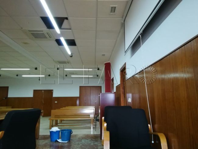 El estado de la cubierta del Ceuta Center provoca goteras  en la Audiencia Provincial