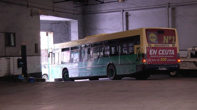 Los ciudadanos apoyan a los trabajadores de la empresa de autobuses con el paro total de algunas líneas para mañana
