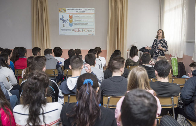 Finalizan las jornadas de educación financiera para jóvenes que ha organizado Unicaja en Ceuta