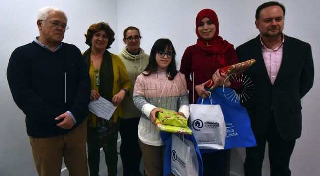 Yasmina El Mouhajir y Hayar El Mouhajir, ganadoras del concurso de tuits